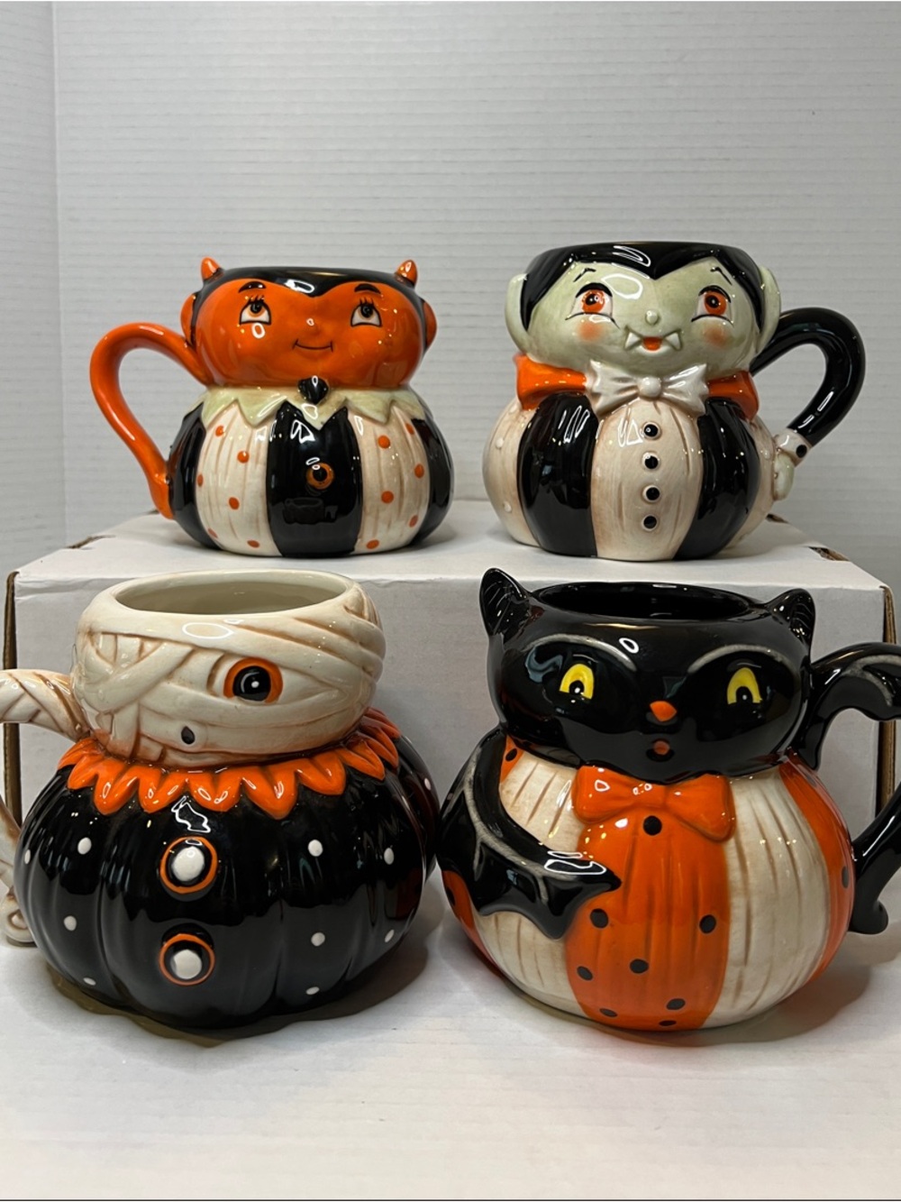 Johanna Parker Retro Halloween Devil Cat Vampire Mummy Large Mug Set New